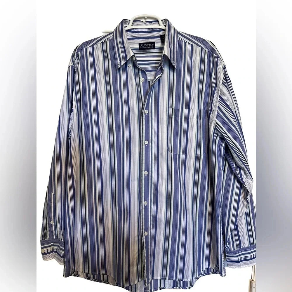 Austin Clothing Co - Men’s Blue Stripe Button Down Size L